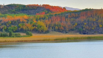 Nemrut Krater Gölünde sonbahar güzelliği