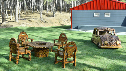 Budanan dallar parkları süslüyor