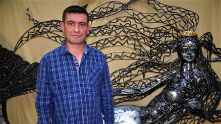 Atık hurdalarla 2 yılda 35 ton ağırlığında heykeller yaptı