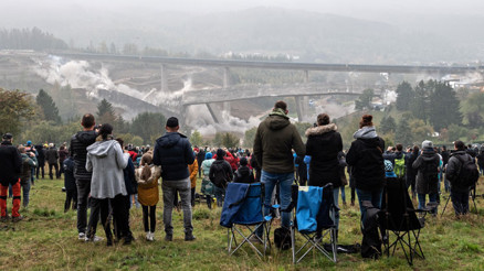 53 yıllık viyadüğü 5 haftada yıktılar