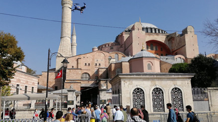 Ayasofya Camii önünde koronavirüs denetimi