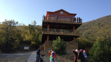 Küre Dağları Milli Parkındaki 3 katlı Seyir Terasına ziyaretçi akını Küre Dağları Milli Parkındaki 3 katlı Seyir Terasına ziyaretçi akını