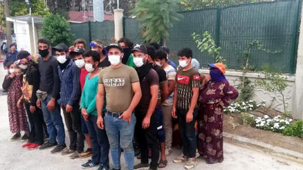 15 kişilik minibüsten 27 Suriyeli çıktı