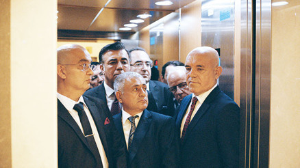 Ya içindesindir çemberin...