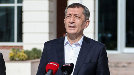 Son dakika... Bakan Selçuk: Okullarımız süratle tahliye edildi