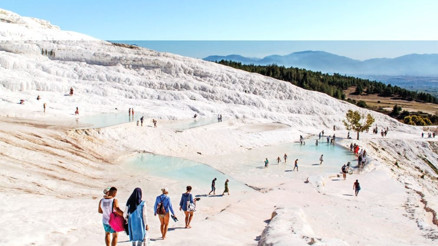 Türkiye’nin dünyadaki simgelerinden biri:  Pamukkale... Mucizevi ve şifalı bir tarih masalı