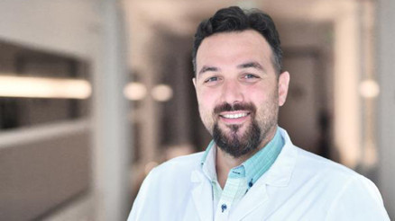Göz kapağında sarkma kişinin yaşını olduğundan büyük gösteriyor Göz kapağında sarkma kişinin yaşını olduğundan büyük gösteriyor