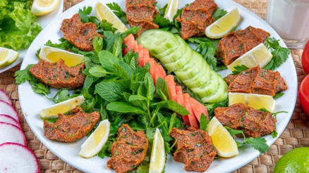 Çiğ köfte nasıl yapılır Evde etli çiğ köfte ve etsiz çiğ köfte yapımı için tarifler ve püf noktaları Çiğ köfte nasıl yapılır Evde etli çiğ köfte ve etsiz çiğ köfte yapımı için tarifler ve püf noktaları