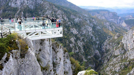 Dünyanın en derin ikinci kanyonuna cam yürüyüş köprüsü yapılacak Dünyanın en derin ikinci kanyonuna cam yürüyüş köprüsü yapılacak