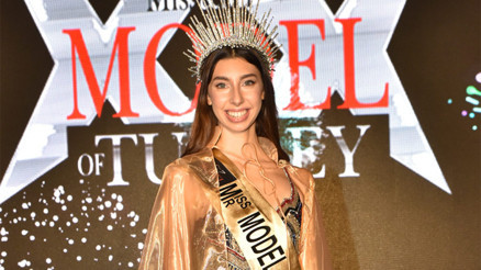 Chicagodan Ceyda Miss Model seçildi