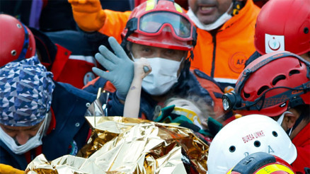 Son dakika... İzmir depreminin simgelerinden Elif Perinçek taburcu edildi