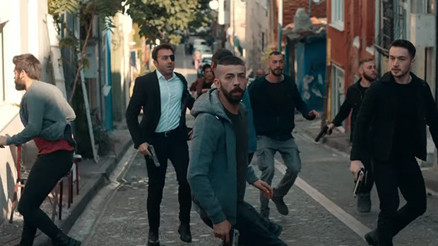 Çukur 103. yeni bölüm fragmanı yayınlandı - Çukur 4. sezon 11. bölüm fragmanında Sefa mahalleye saldırıyor