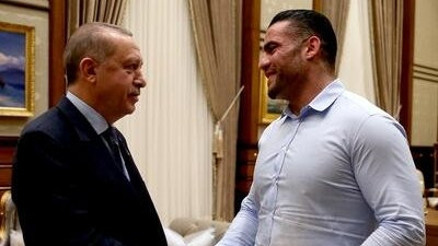 Müslüman dünya şampiyonu Mahmoud Charr, aşiret savaşlarına engel oldu