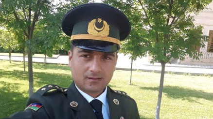 Azerbaycan şehidinin kabrinde Galatasaray bayrağı