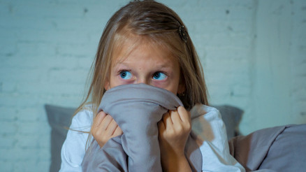 Deprem travması yaşayan çocuğa nasıl yaklaşmalı