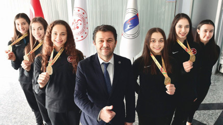 Aynı hayalin peşindeler