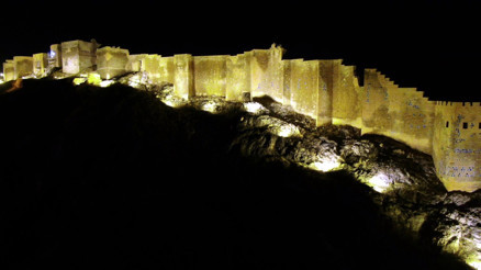 Türkiyenin en büyük üçüncü kalesi akşamları görsel şölen sunuyor