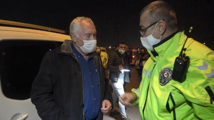 Kısıtlamayı ihlal eden 71 yaşındaki sürücü maskesiz ve alkollü yakalandı