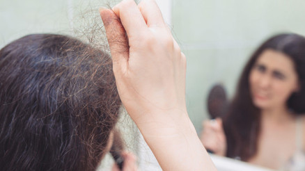 Uzmanı açıkladı: Saç dökülmesi koronavirüs belirtisi mi Uzmanı açıkladı: Saç dökülmesi koronavirüs belirtisi mi
