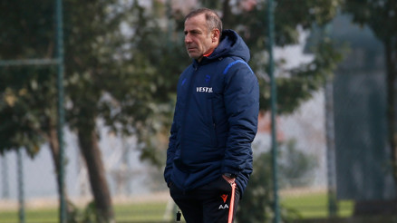 Trabzonsporda Kayserispor hazırlıkları Dar alanda pas çalışması...