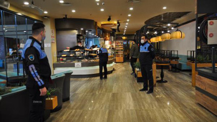 Sultangazi zabıta ekiplerinden paket servis denetimi