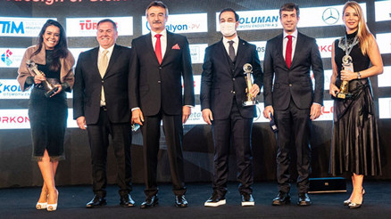 DOSABSİAD Başkanı Çevikel, Yılın En Başarılı STK Kadın Başkanı Ödülünü aldı