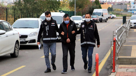 Adanada İlginç olay Arkadaşının altınlarını sahtesiyle değiştirip karısına araba aldı