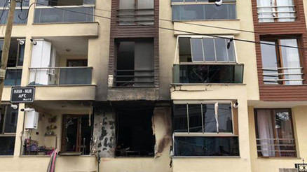 Son dakika... Uşakta iki evde doğal gaz patlaması: 7 yaralı Ortalık savaş alanına döndü...