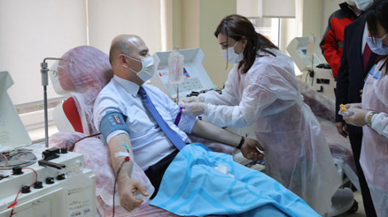 Son dakika... Bakan Soylu immün plazma bağışı yaptı... Salgını hafife almak belki de bu salgından daha büyük bir tehlike Son dakika... Bakan Soylu immün plazma bağışı yaptı... Salgını hafife almak belki de bu salgından daha büyük bir tehlike