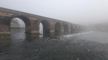 Diyarbakırda etkili olan sis, seyirlik manzara oluşturdu