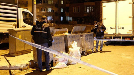 Çanakkalede kan donduran olay Yeni doğmuş bebeği çöpe attılar