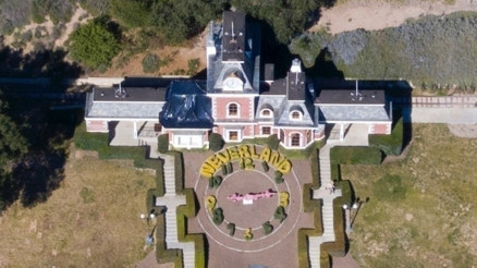 Michael Jacksonın Neverland çiftliği satıldı Michael Jacksonın Neverland çiftliği satıldı