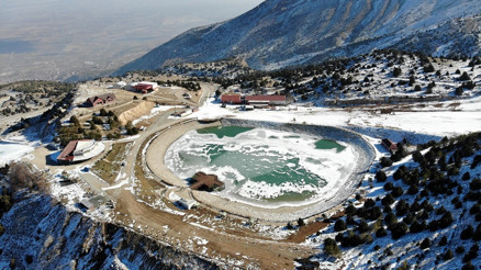 Buz tutan Ergan Dağı kartpostallık görüntü oluşturdu