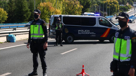 İspanyada binlerce yasadışı yeni yıl partisi ihbarı yapıldı