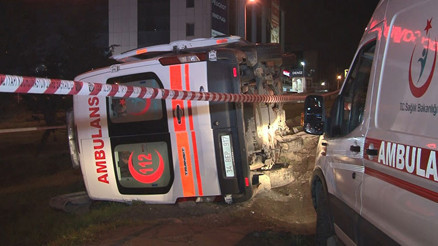 Beylikdüzü’nde ambulans kazası: 2 yaralı
