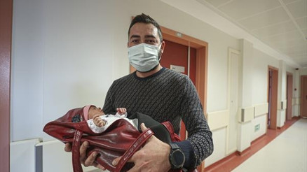 Anne karnında ameliyat oldu