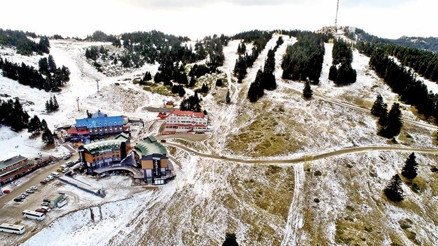 Kayağı ‘sıcak’ çarptı