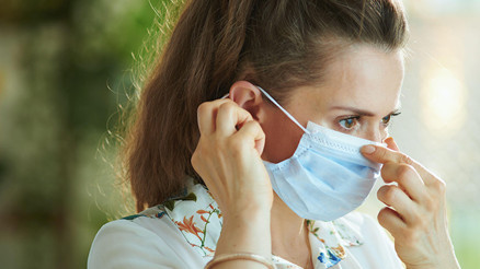 Uzun süre maske kullanımına dikkat Cildi olumsuz etkileyebilir Uzun süre maske kullanımına dikkat Cildi olumsuz etkileyebilir