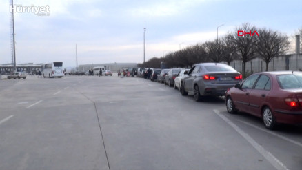 Kapıkulede Bulgar turistler uzun araç kuyruğu oluşturdu