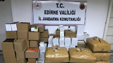 Edirnede kaçak bin 147 şişe parfüm ve 3 bin 200 oto kokusu ele geçirildi