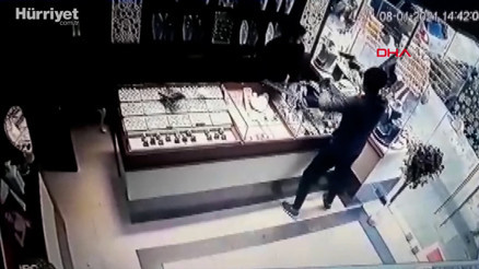 Çekmeköydeki kuyumcu soygunu güvenlik kamerasında
