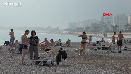 Antalyada turistler, ocak ayında yazdan kalma günlerin tadını çıkardı