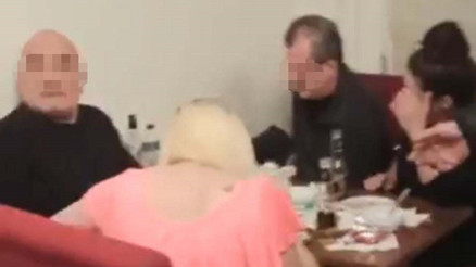 Evi pavyona çevirdiler