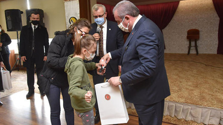 TBMM Başkanı Şentop görme engelli kızla bir araya geldi