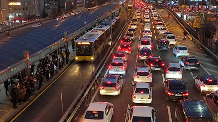 Kısıtlama öncesi İstanbulda trafik yoğunluğu yaşandı