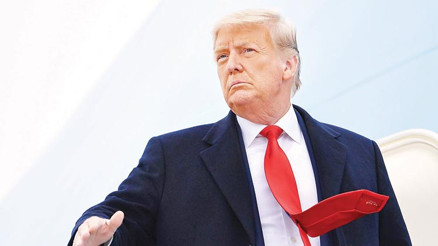 Trump giderken ‘kırmızı halılı’ tören istedi