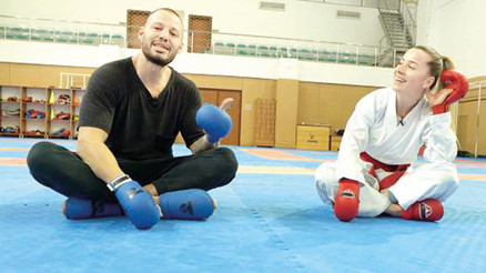 Şampiyonla karşı karşıya