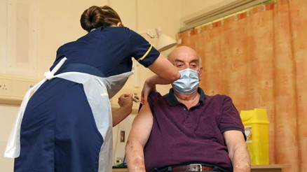 Kritik aşı uyarısı: AstraZeneca aşısı yalnızca 65 yaş altına uygulanmalı Kritik aşı uyarısı: AstraZeneca aşısı yalnızca 65 yaş altına uygulanmalı