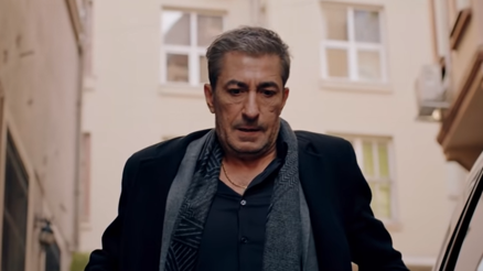 Kırmızı Oda dizisindeki Sadi kimdir Kırmızı Oda kadrosuna katılan Erkan Pettekkayanın hayatı hakkında bilgiler