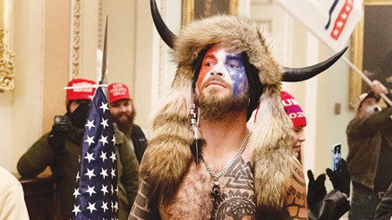 Boynuzlu şaman Trump’a karşı ifade verecek